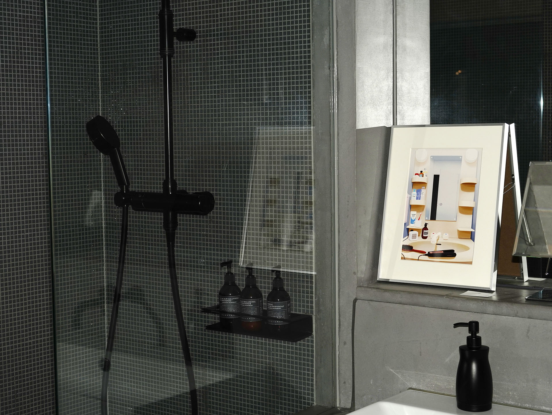 Off Site Exhibition 'Contrast'